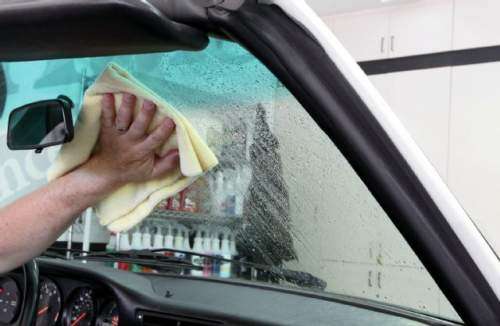  علل اصلی ایجاد لایه چربی و کثیفی بر روی شیشه خودروها

 
