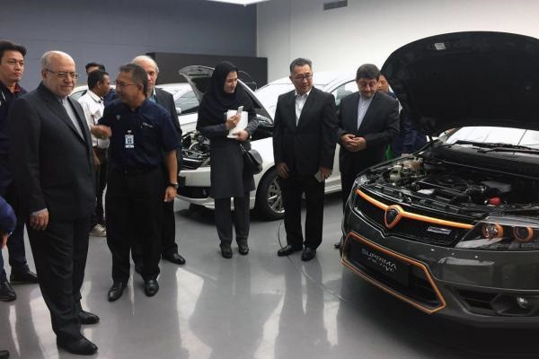  وزیر صنعت به خودروسازی پروتون مالزی رفت

 