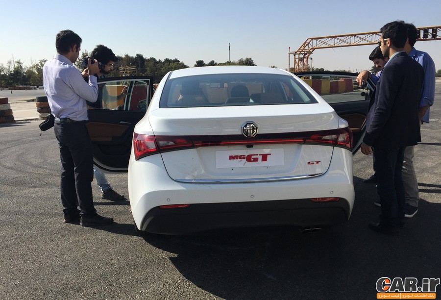  تست و بررسی MG GT در پیست آزادی تهران 
