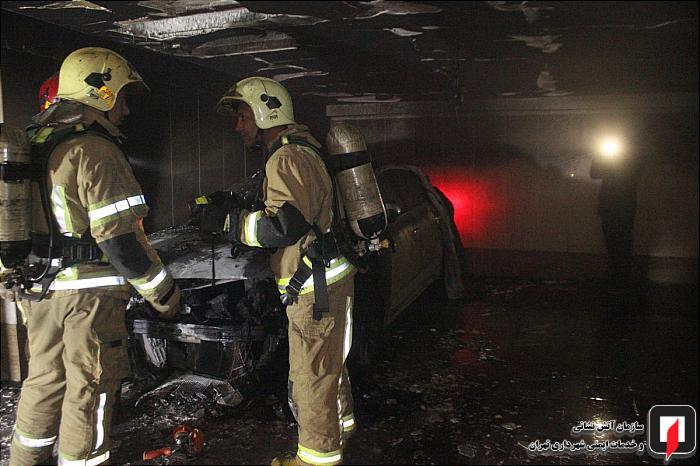  رنو تلیسمان در پارکینگ مجمتع مسکونی در آتش سوخت 