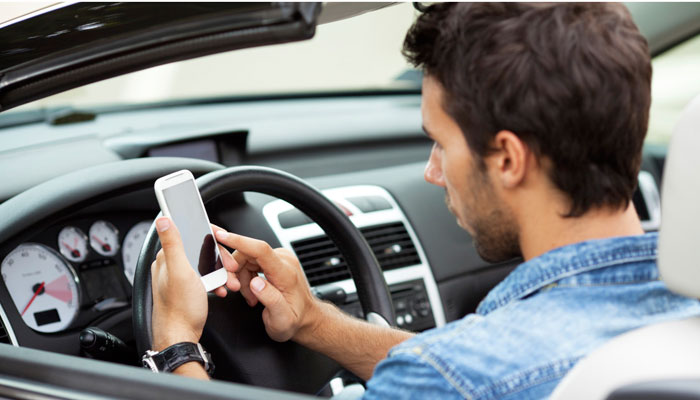  افزایش نرخ جریمه برای استفاده از موبایل هنگام رانندگی 
