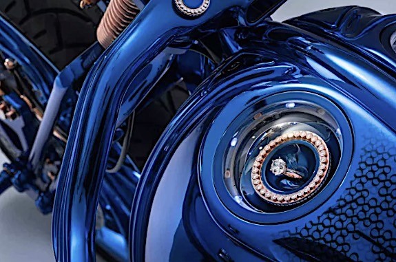  گران‌ترین موتورسیکلت دنیا ؛ هارلی دیویدسون جواهرنشان نسخه آبی 
