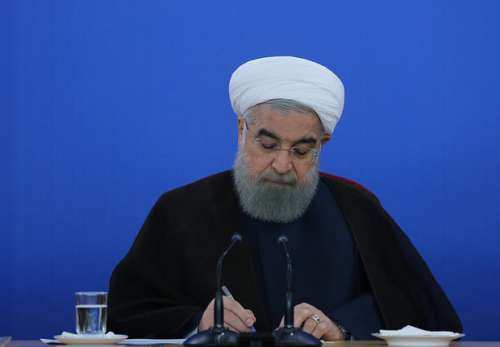  فرمان روحانی: قوه قضائیه خارج از نوبت به تخلف واردات خودرو رسیدگی کند 