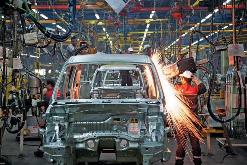  از فردا تحریم صنعت خودروسازی ایران آغاز می شود 