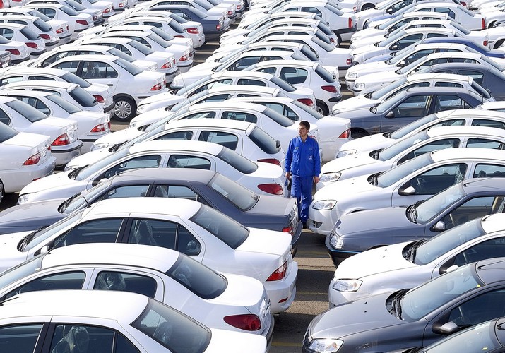  با عدم عرضه ، خودروسازان بازار را تشنه نگه می‌دارند تا قیمت‌ها را افزایش ‌دهند 