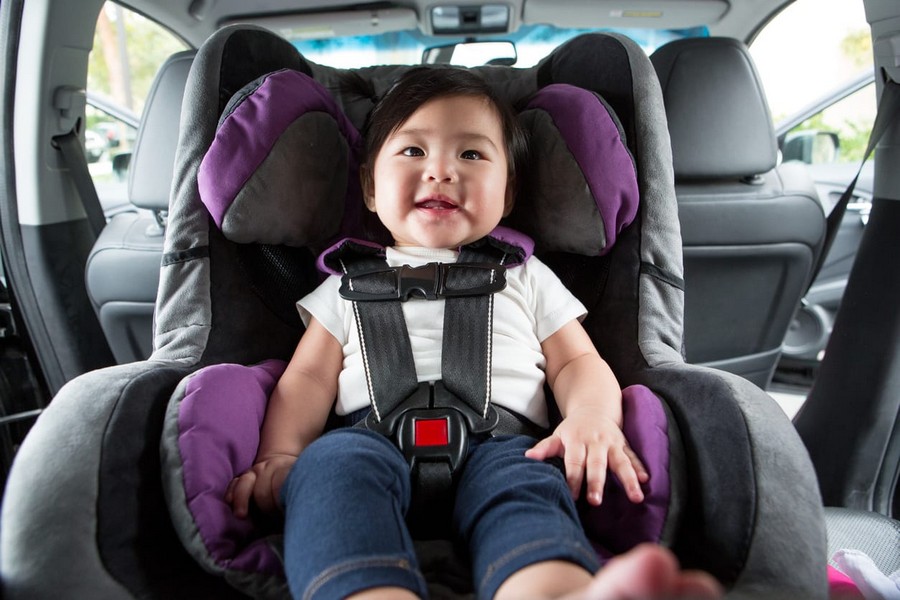 استفاده از صندلی کودک در خودرو اجباری می شود؟